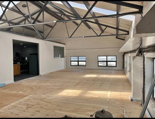 BUSINESS PROPERTY TO RENT IN CLAREMONT